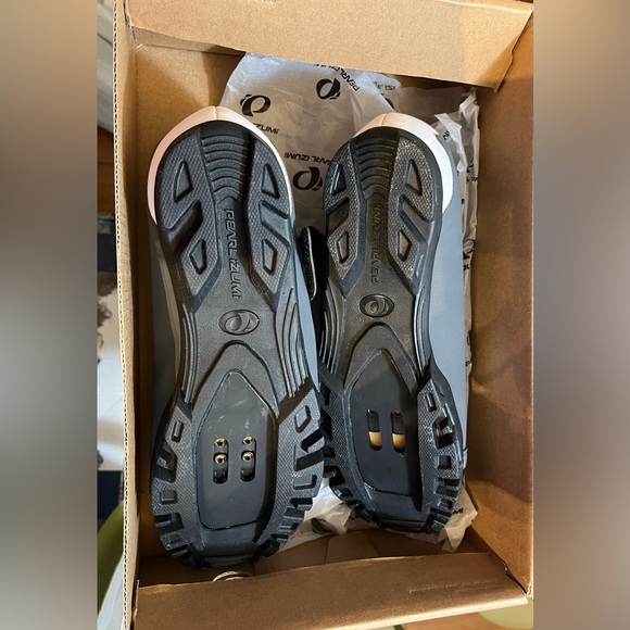 New Women Pearl Izumi Cycling Shoes - Picture 4 of 8